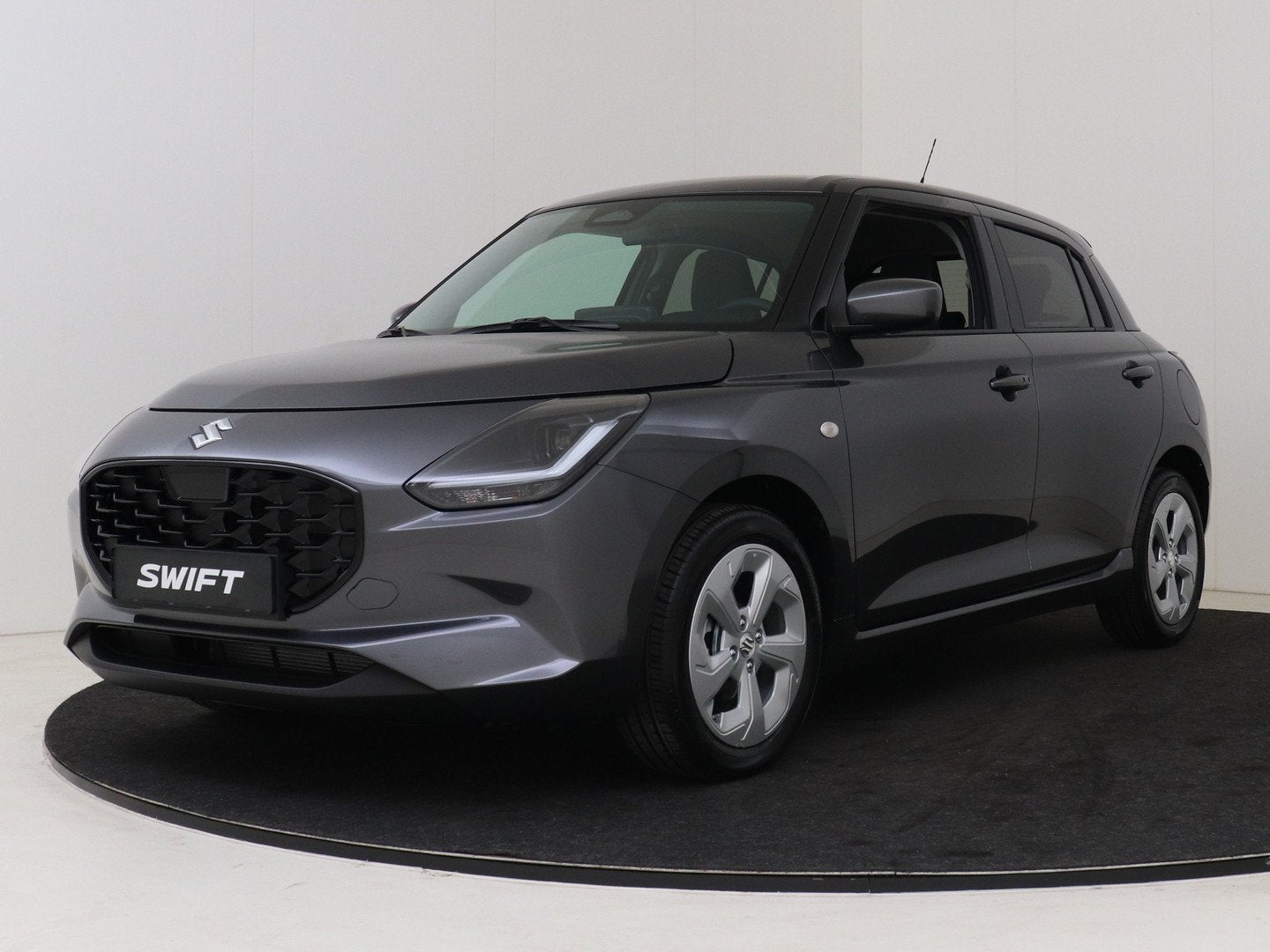 Suzuki Swift 1.2 Select Smart Hybrid | 16" Velgen | Stoelver, Voorwielaandrijving, 12 maanden, Stof, Zwart