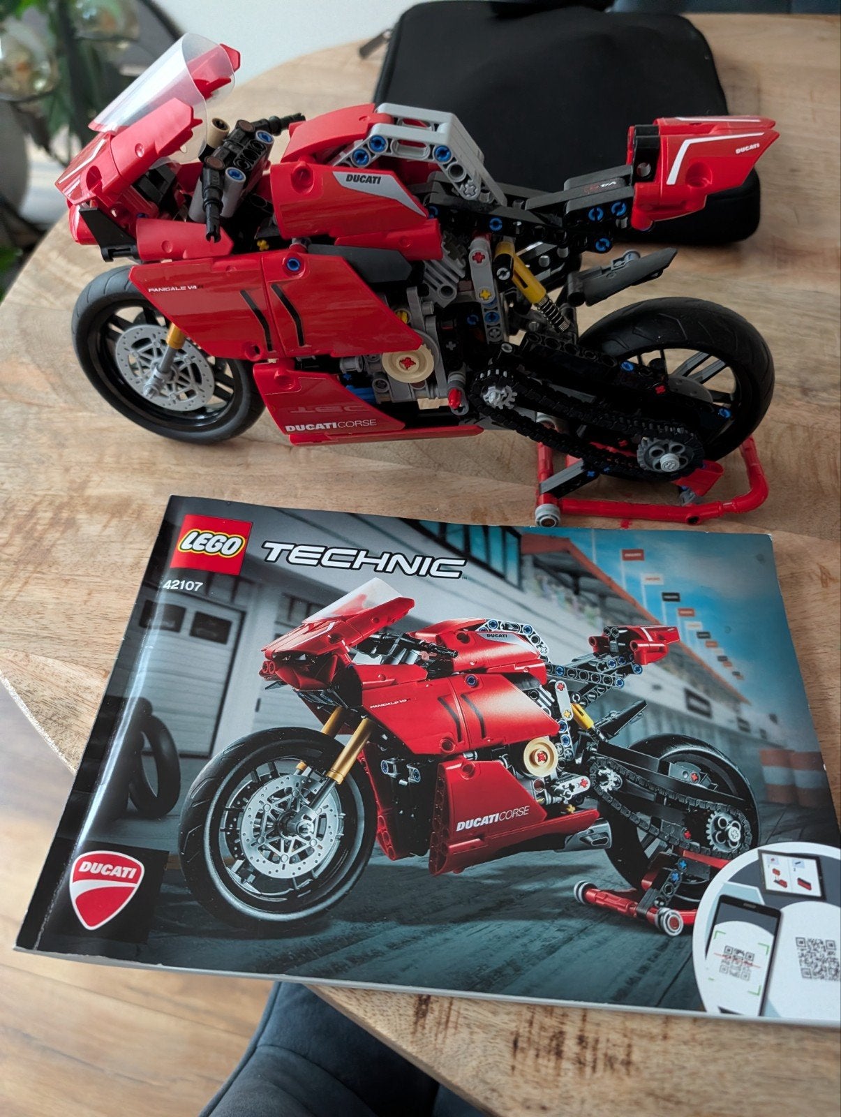 LEGO Technic Ducati Panigale V4 R - Zo goed als nieuw, Overige merken, 1:50 of kleiner, Overige typen, Ophalen of Verzenden
