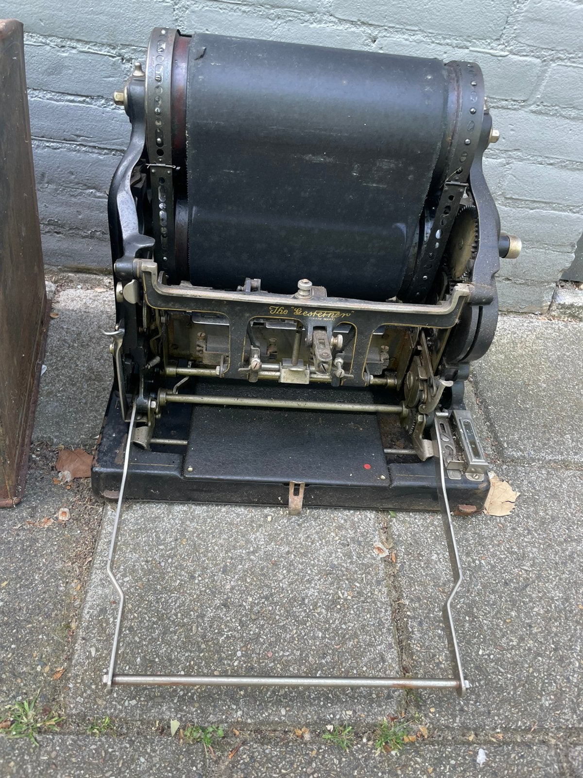 Antieke Gestetner stencilmachine met kist, Ophalen