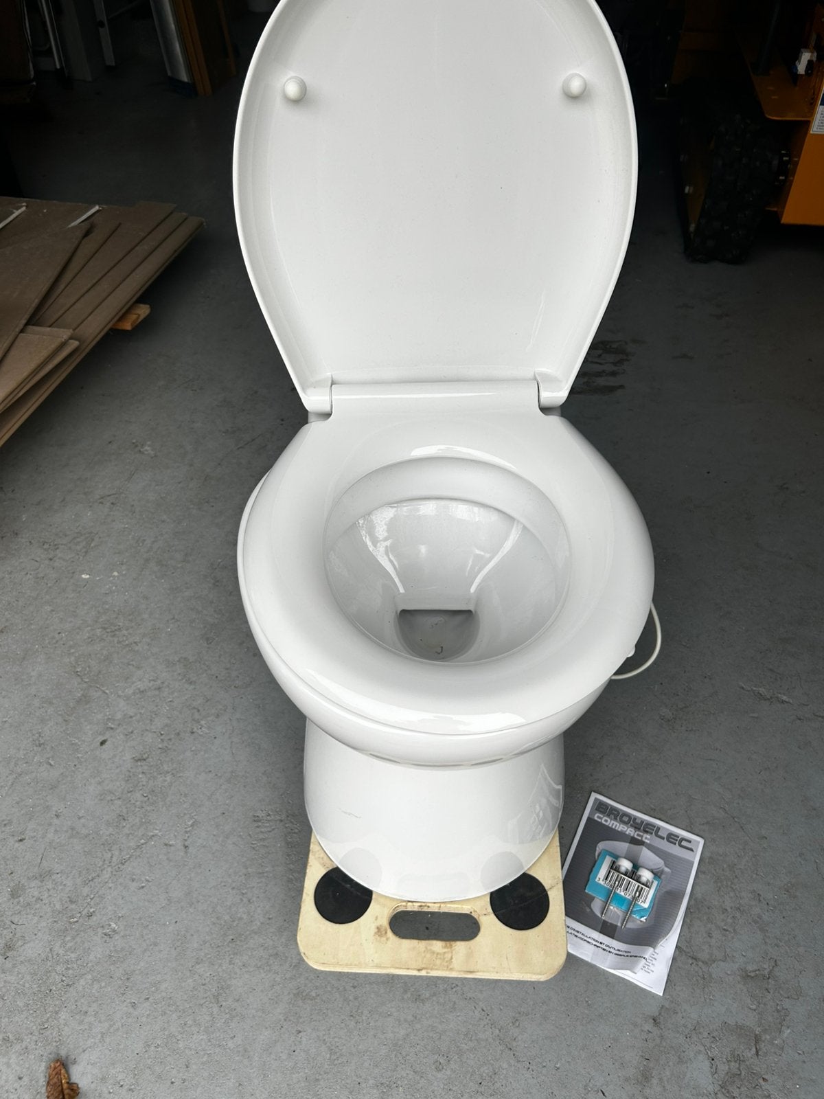 Nette en weinig gebruikte sanibroilleur, Ophalen, Zo goed als nieuw, Toilet