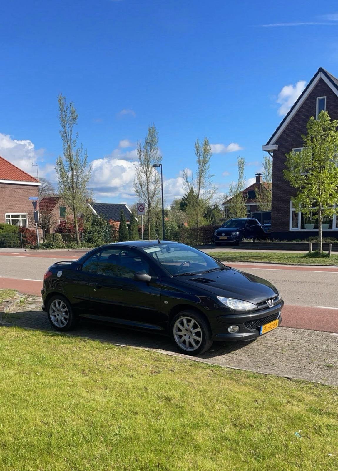 Peugeot 206 1.6 16V CC 2005 Zwart, Voorwielaandrijving, 4 cilinders, Cabriolet, 4 stoelen