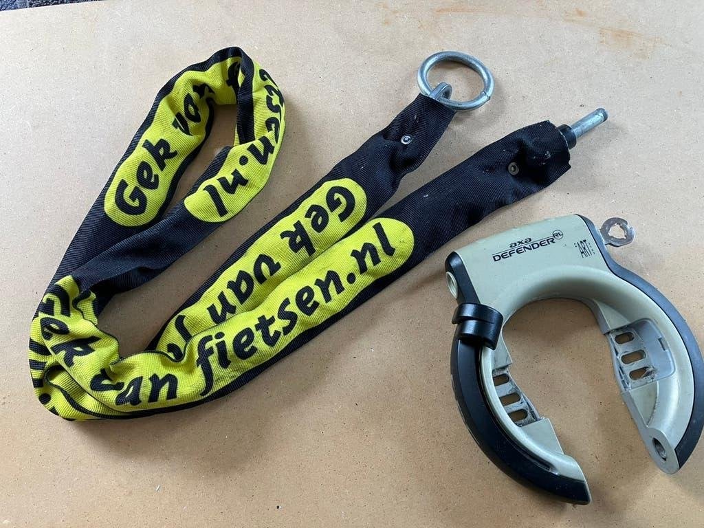 Slot axa defender met insteekketting 140 cm, Ophalen of Verzenden, Gebruikt