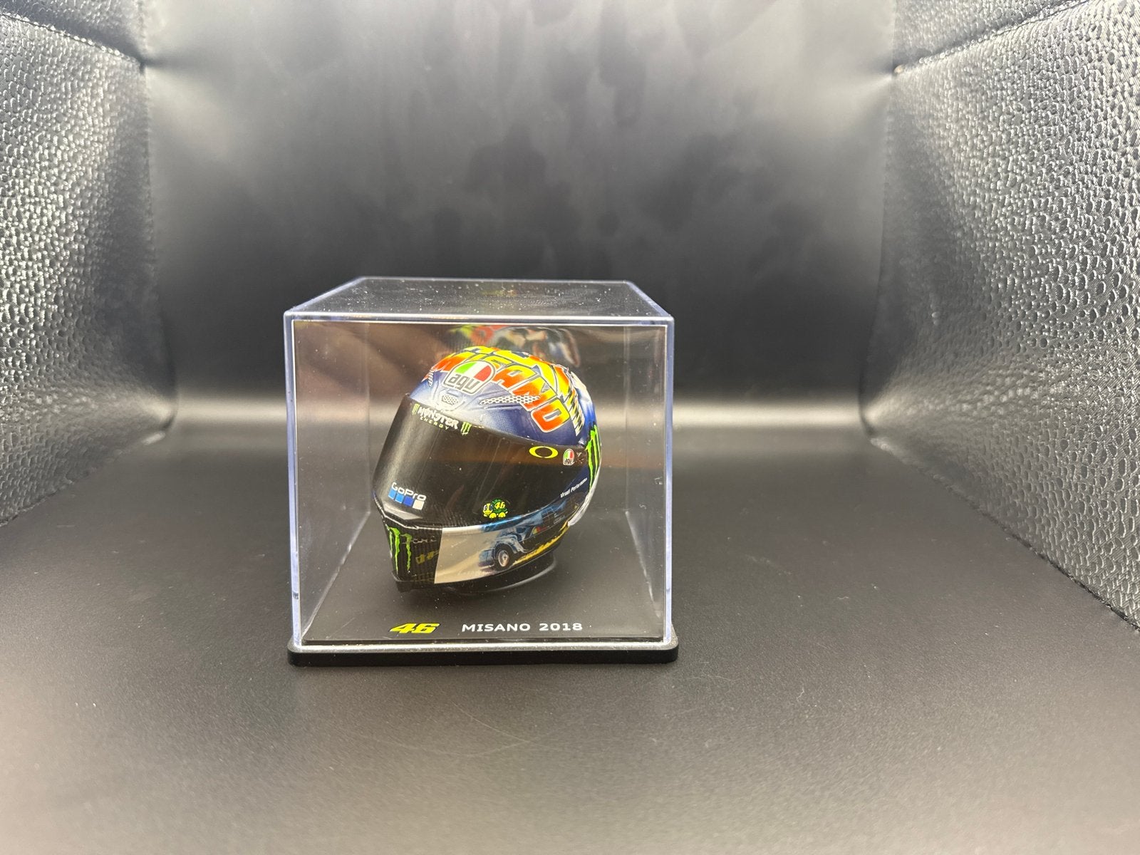 Valentino Rossi Misano 2018 helm schaal 1:5, Ophalen of Verzenden, Zo goed als nieuw, 1:5 t/m 1:8, Toebehoren