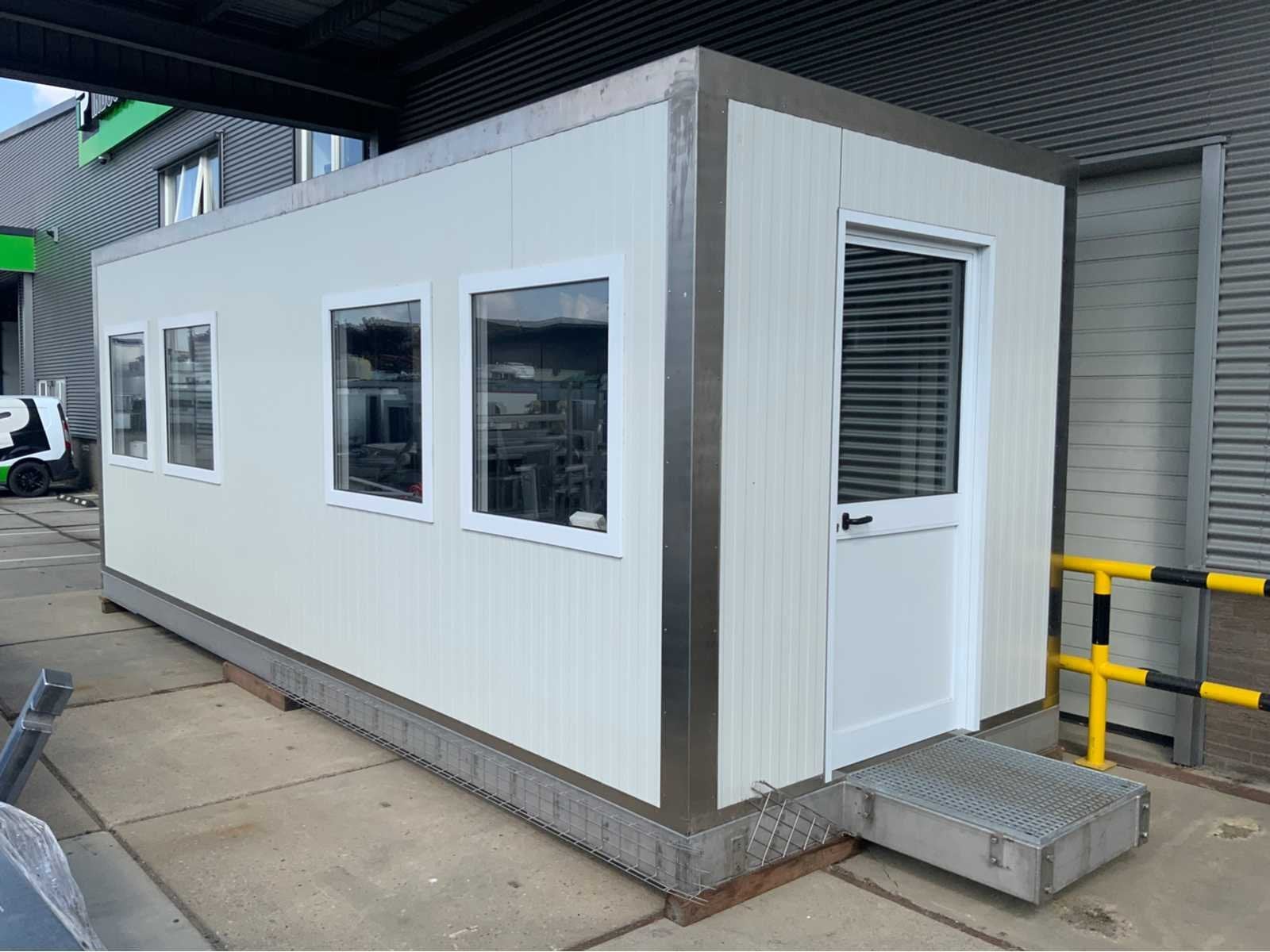 Bedrijfsunit met rvs technische installatie