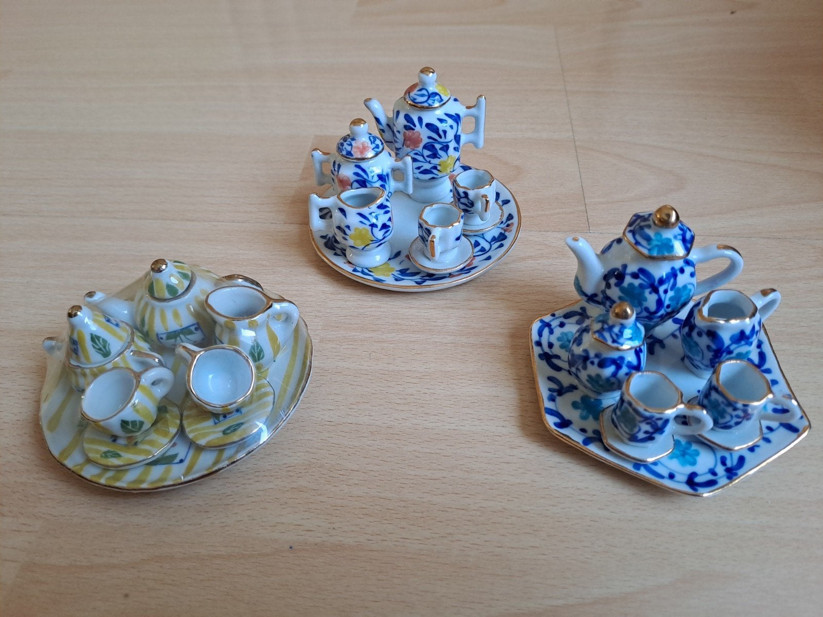 Miniatuur theeserviesjes - 3 sets porselein, Verzamelen, Ophalen of Verzenden, Zo goed als nieuw, Porselein, Compleet servies