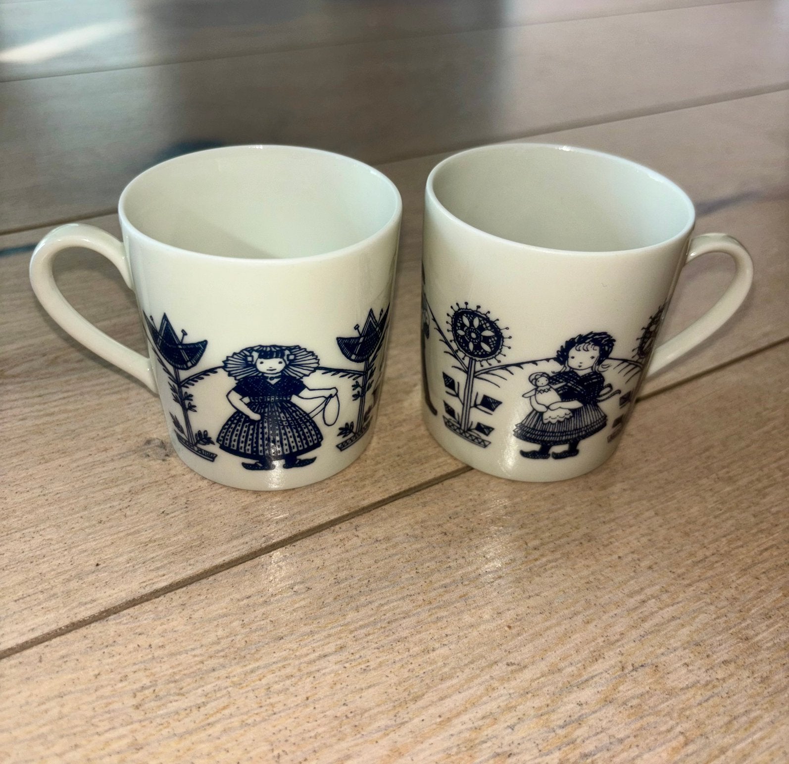 Vintage 2 Bavaria Dutch Souvenir Cups, Antiek en Kunst, Verzenden