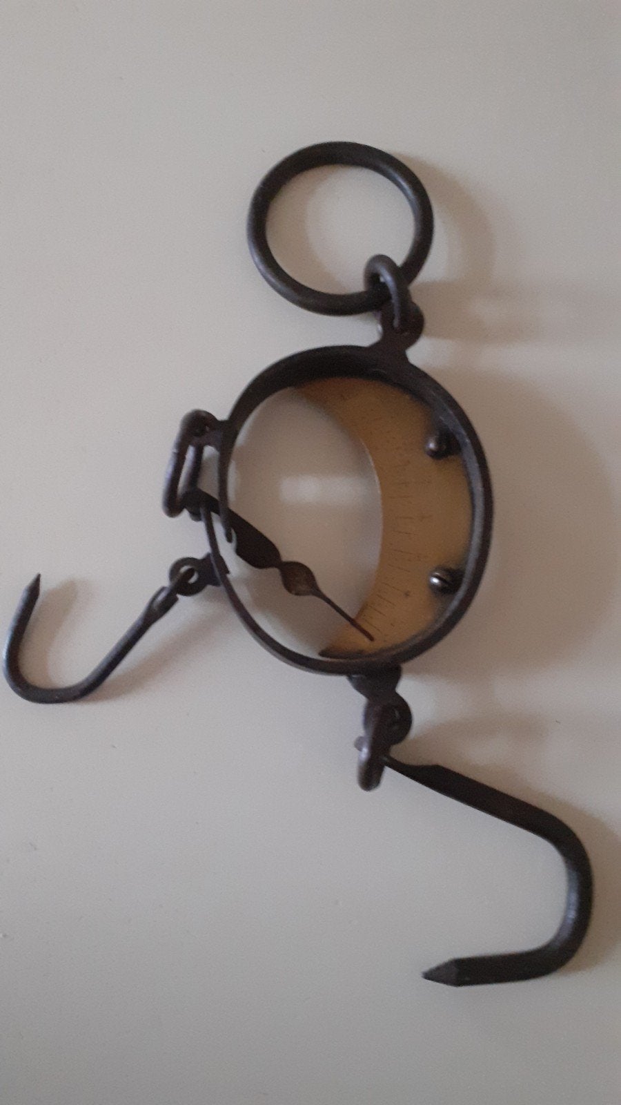 Antieke veerweegschaal met haken, Ophalen of Verzenden