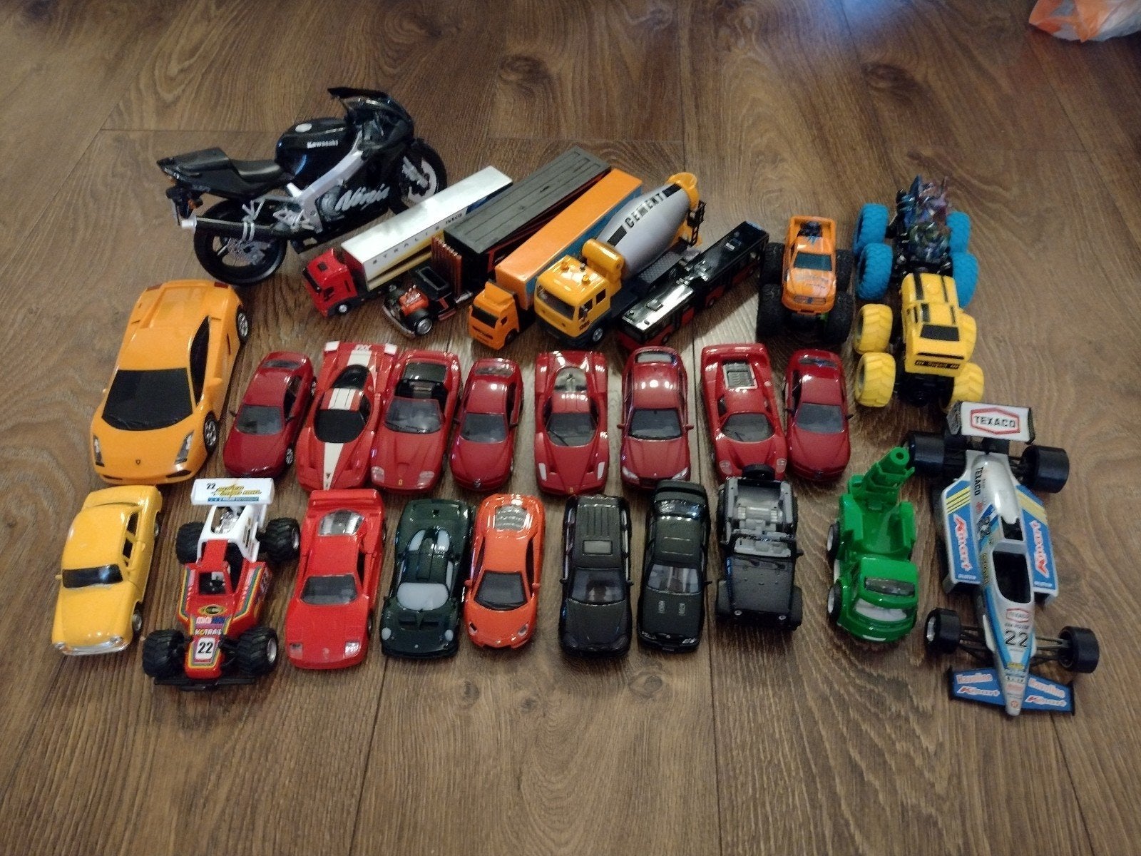 Grote collectie speelgoedauto's, vrachtwagens en motoren, Kinderen en Baby's, Ophalen of Verzenden, Gebruikt