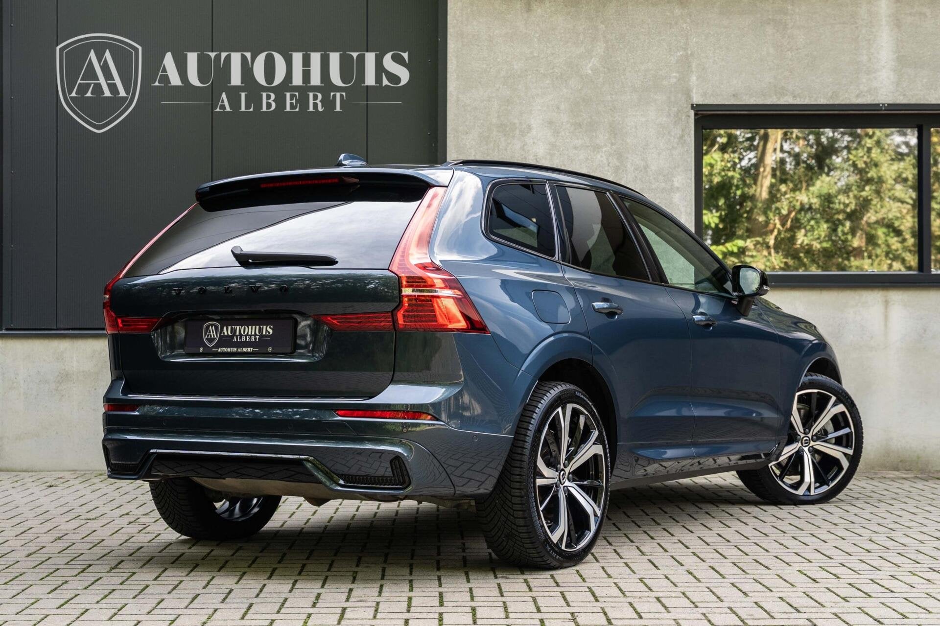 Volvo XC60 T6 Ultimate Dark B&W 360° Pano HUD Trekhaak 21'', Auto's, Automaat, Gebruikt, 4 cilinders, 1969 cc