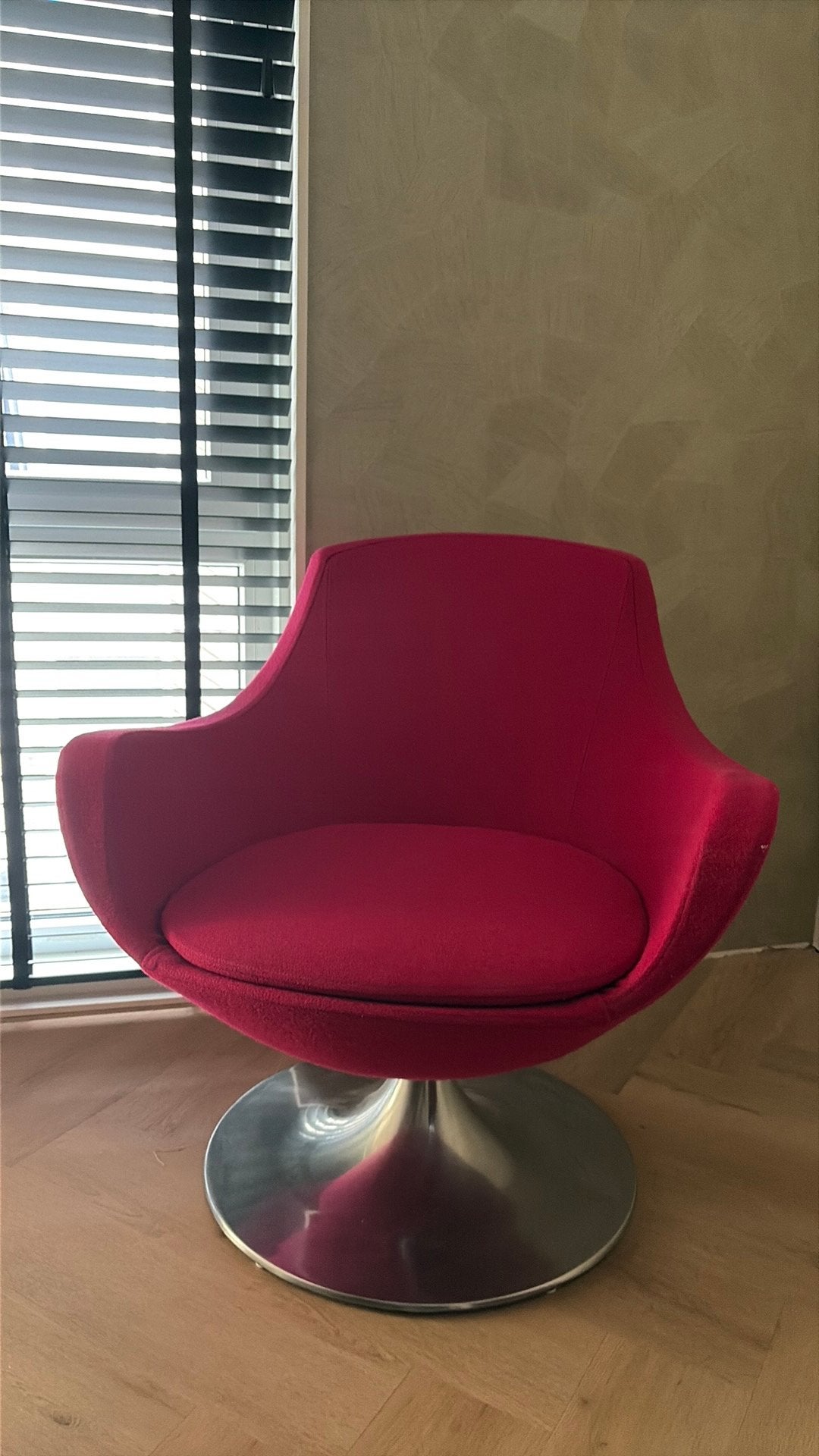Stoffen draaibare fauteuil/stoel, kleur fuchsia, Ophalen, Minder dan 75 cm, Zo goed als nieuw, 75 tot 100 cm