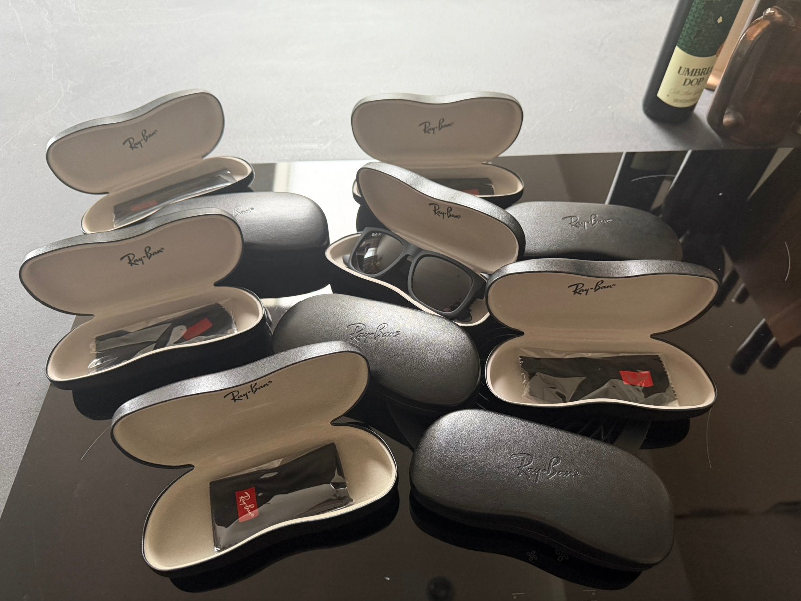 Originele Ray-Ban Hard Case Brillenkoker – Nieuw – €10 p.st., Sieraden, Tassen en Uiterlijk, Ophalen of Verzenden, Nieuw, Zwart