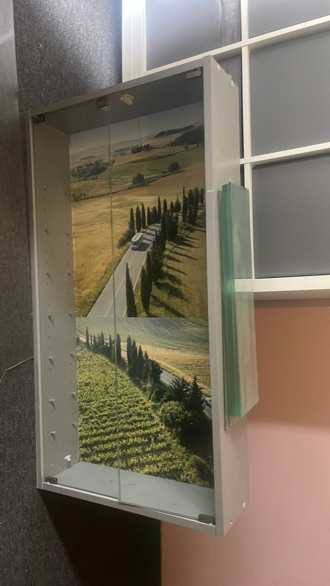 Vitrine kast, Ophalen