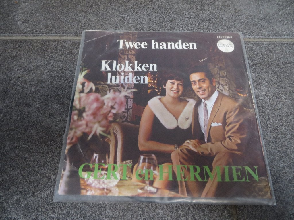 gert en hermien -twee handen, 7 inch, Ophalen of Verzenden, Zo goed als nieuw, Levenslied of Smartlap