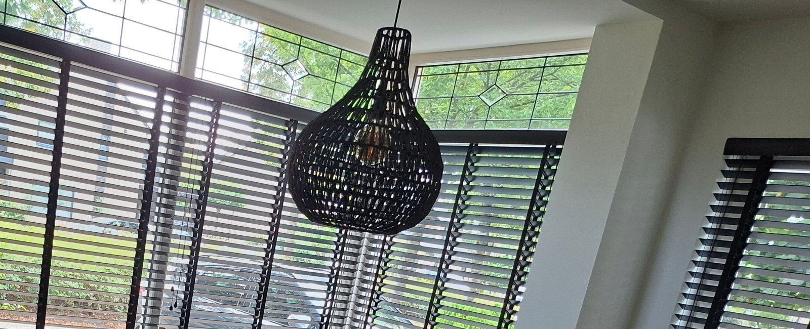 Hanglamp rotan/riet look - Zwart, Natuurlijk materiaal, E27 (groot), Zo goed als nieuw, Ophalen