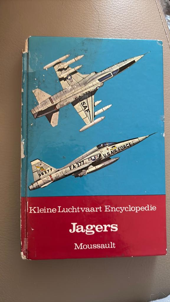 Jagers. Moussault kleine luchtvaart encyclopedie, Ophalen of Verzenden, Gelezen