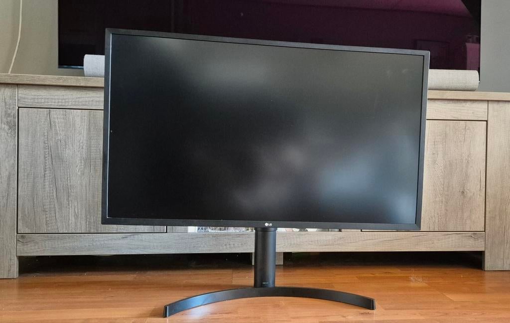 LG 32 inch 4K 60Hz Monitor met ingebouwde speakers, Computers en Software, Monitoren, Gebruikt, 32 inch, In hoogte verstelbaar