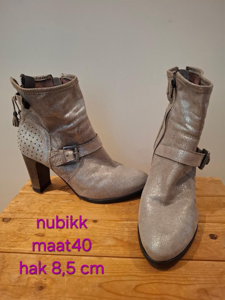 Nubikk laarsjes maat 40 met hak van 8,5 cm, Nubikk, Overige kleuren, Lage of Enkellaarzen, Ophalen of Verzenden