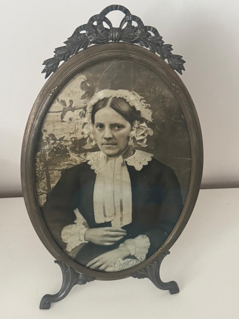 Antieke fotolijst met portret, ovaal, 47x28 cm, Antiek en Kunst, Ophalen of Verzenden