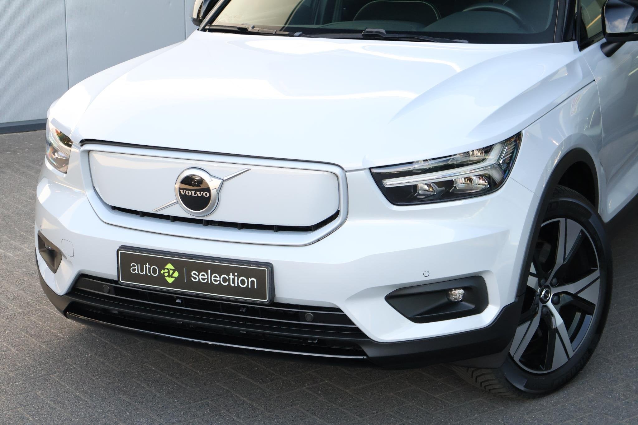 Volvo XC40 Recharge P8 AWD / Cruise control, Gebruikt, Wit, 430 km, Vierwielaandrijving