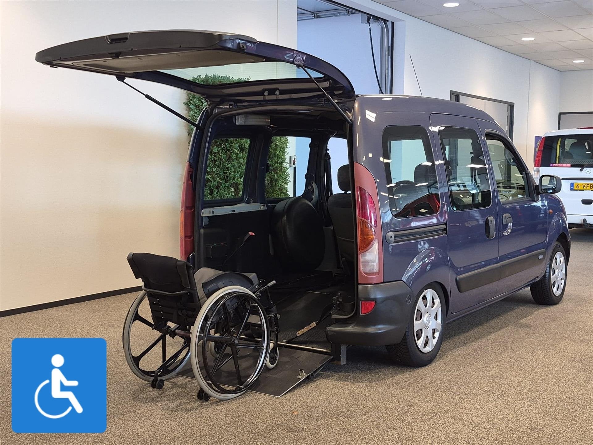 Renault Kangoo Rolstoelauto, 12 maanden, Stof, Bedrijf, Handgeschakeld