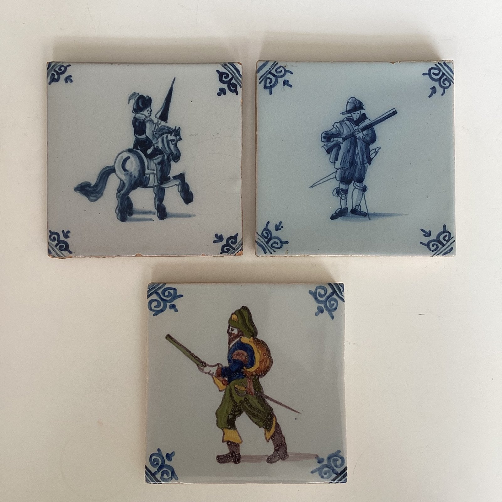 3 x Tegeltje Makkum met een oud hollanse tafefereel 10x10 cm, Ophalen of Verzenden