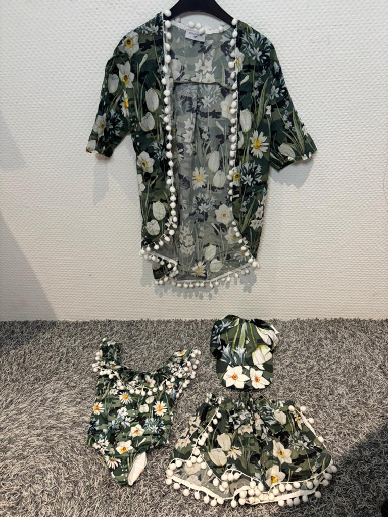 Monnalisa badpak  broekje. Blouse en pet 4 jaar, Maat 104, Meisje, Badpak, Ophalen of Verzenden