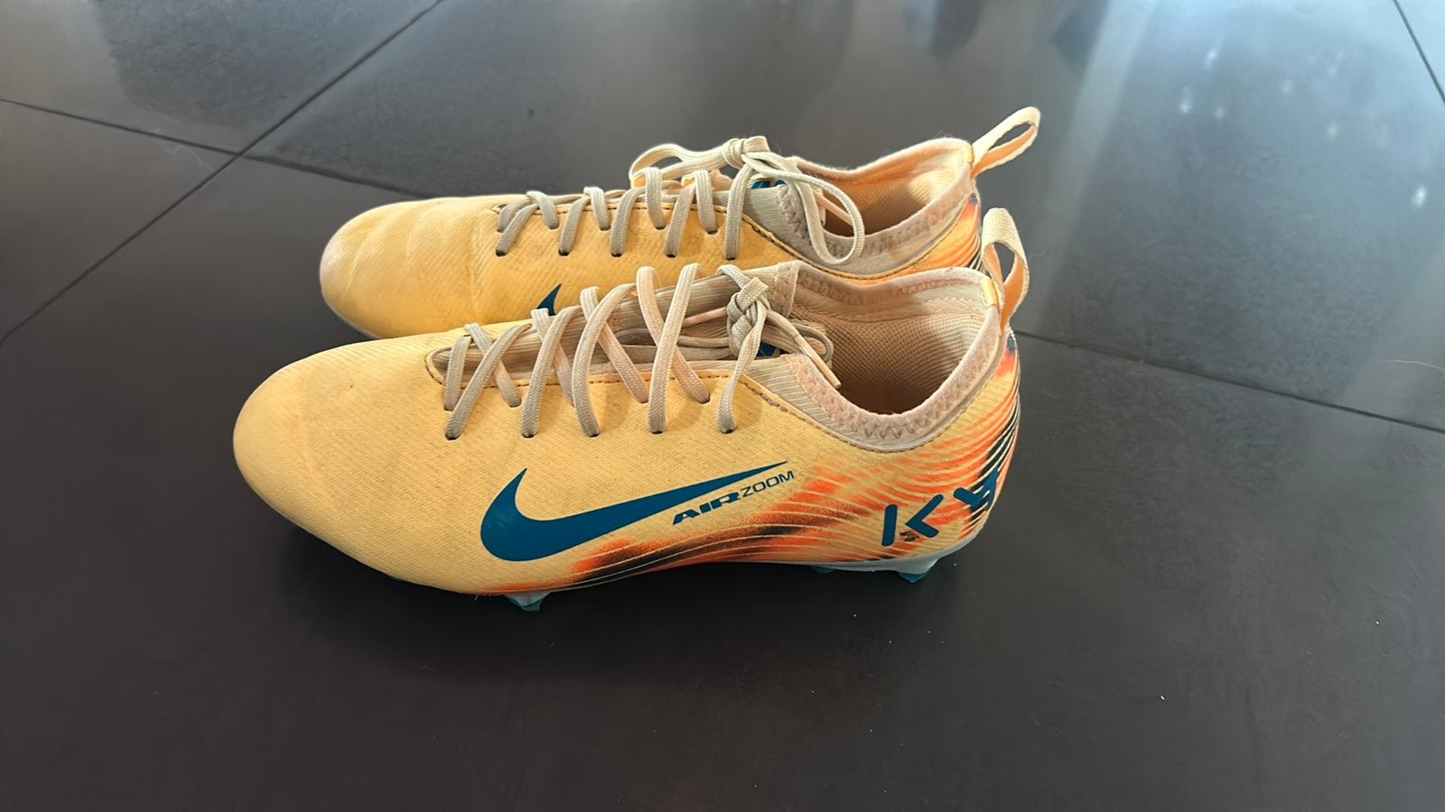 Voetbalschoenen, Maat XS of kleiner, Ophalen of Verzenden, Zo goed als nieuw, Schoenen