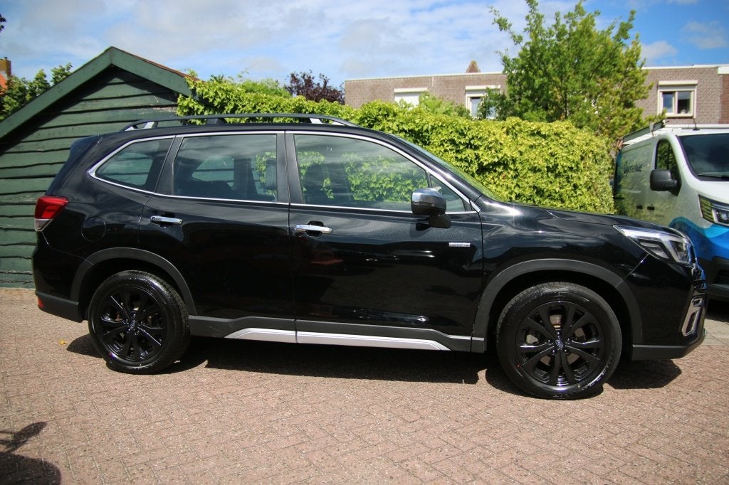 Subaru Forester 2.0i e-BOXER Comfort (bj 2021, automaat), Auto's, Subaru, 12 maanden, 4 cilinders, Zwart, Bedrijf