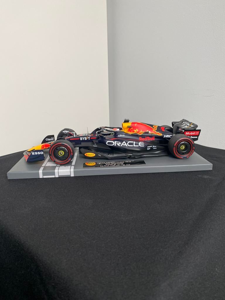 Minichamps 1:18 Max Verstappen RB18 2022 Dutch GP Winner, Hobby en Vrije tijd, Modelauto's | 1:18, Ophalen of Verzenden, Zo goed als nieuw