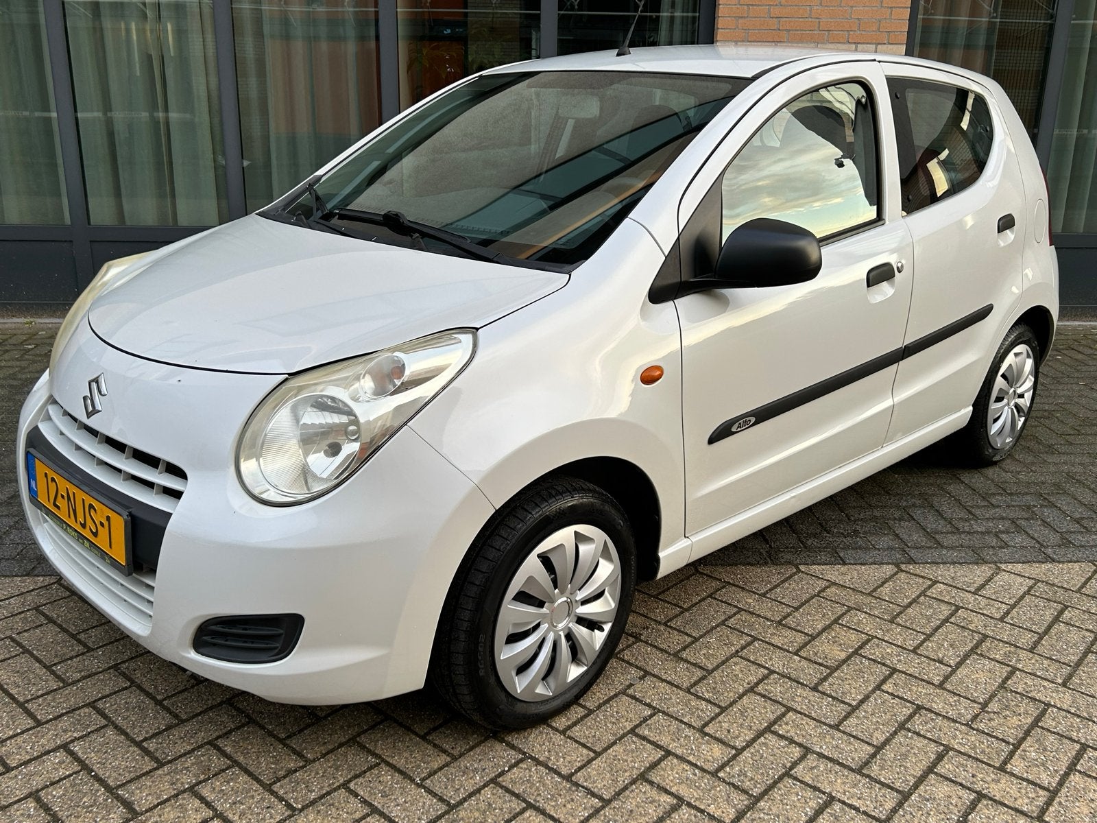 Suzuki Alto 1.0 2010 Wit | Airco | Lage kmstand, Auto's, Suzuki, Voorwielaandrijving, Stof, Metallic lak, 4 stoelen