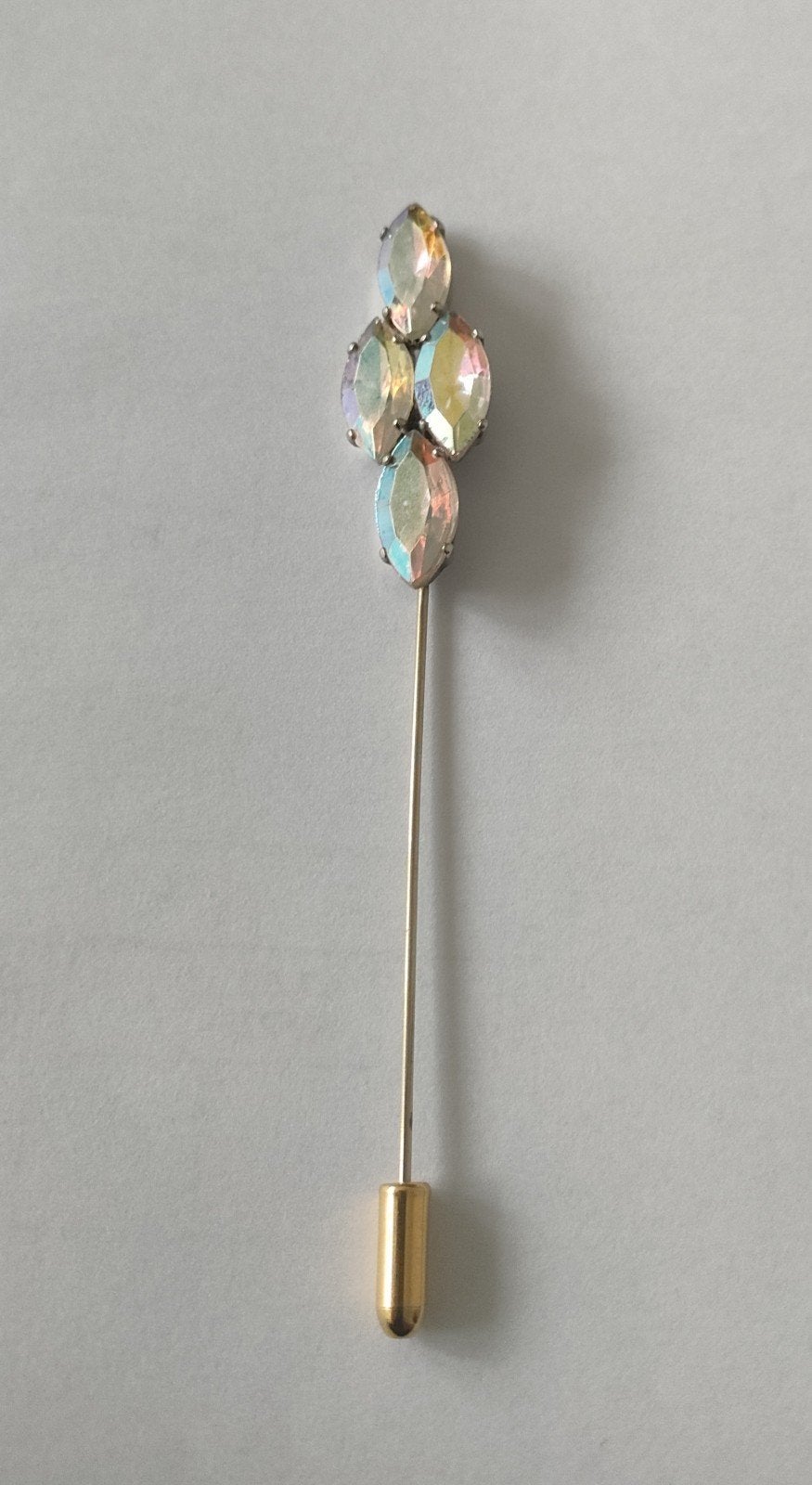 Chique Zilverkleurige Pin Broche met Facet Strass Steentjes, Ophalen of Verzenden, Zo goed als nieuw, Met strass