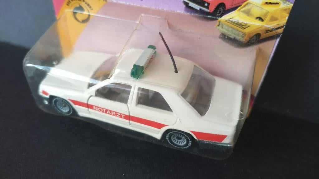 Mercedes E Klasse Notarzt Greeen lights 1:55 Siku 1339 Pol, Schlittenbacherstrasse 60 Lüdenscheid Germany, Auto, Verzenden, Zo goed als nieuw