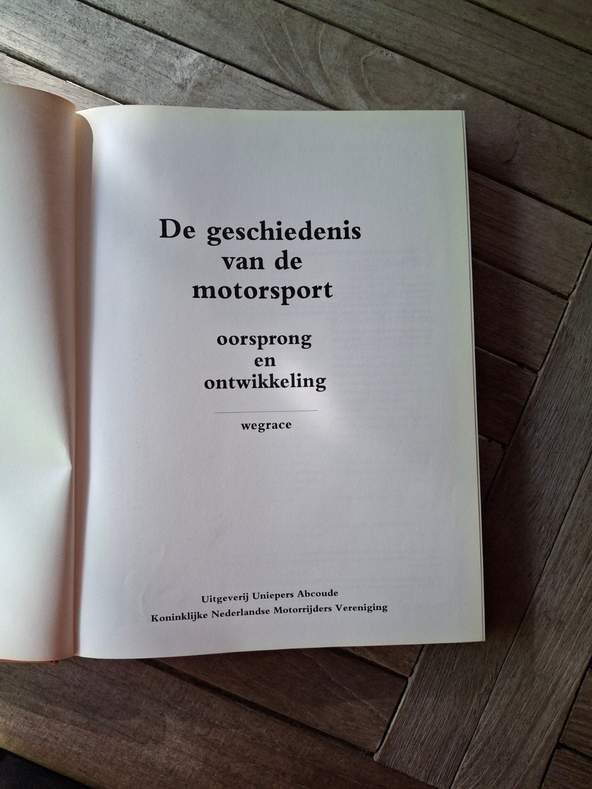 De Geschiedenis van de Motorsport: Oorsprong en Ontwikkeling, Ophalen of Verzenden, Gelezen, Onbekend