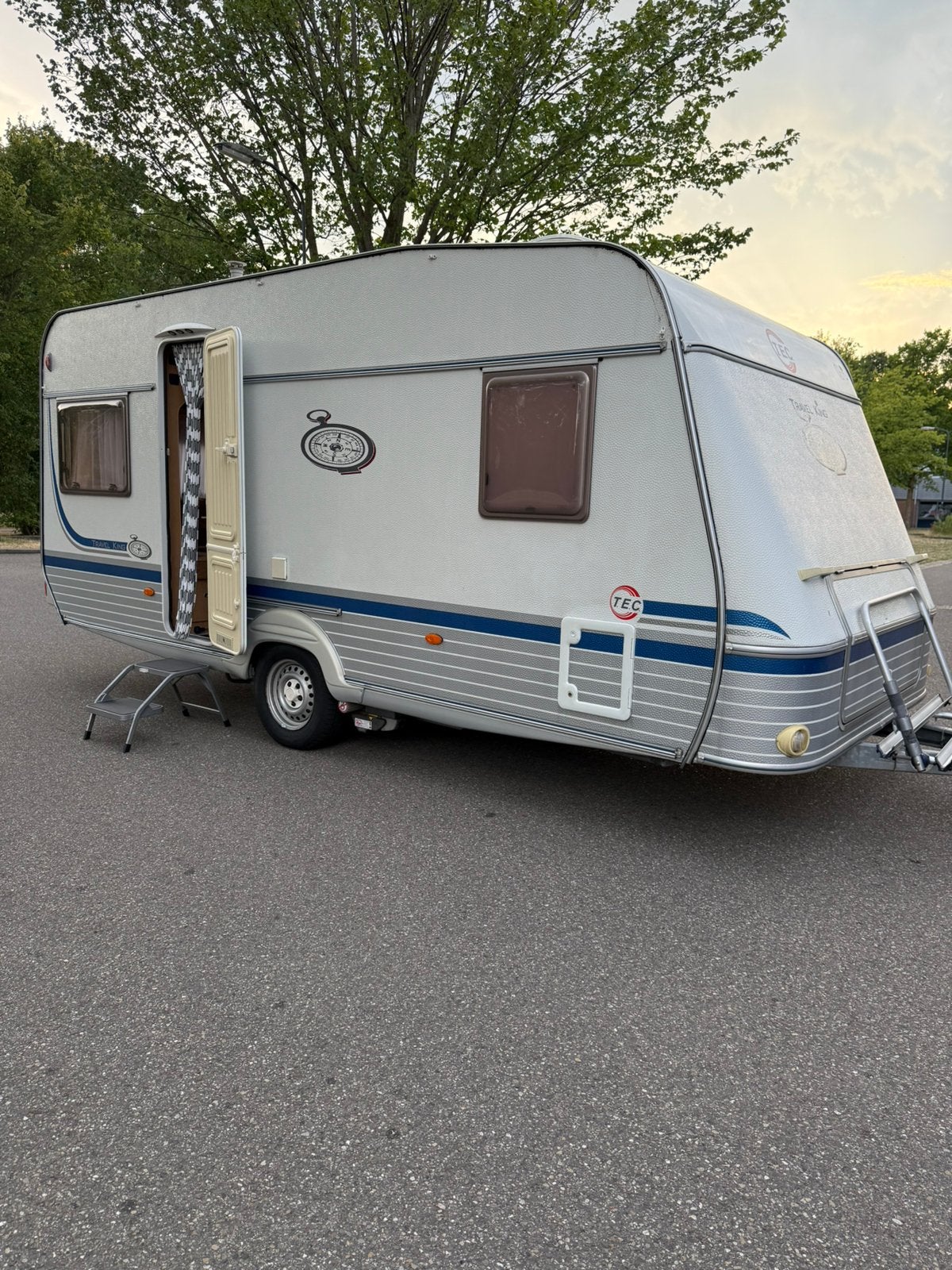 TEC 490K1 Travel King NIEUWE BOVAG 2026 Mover Mooie Voortent, Caravans en Kamperen, Caravans, T.E.C., Rondzit, Particulier, 4 tot 5 meter