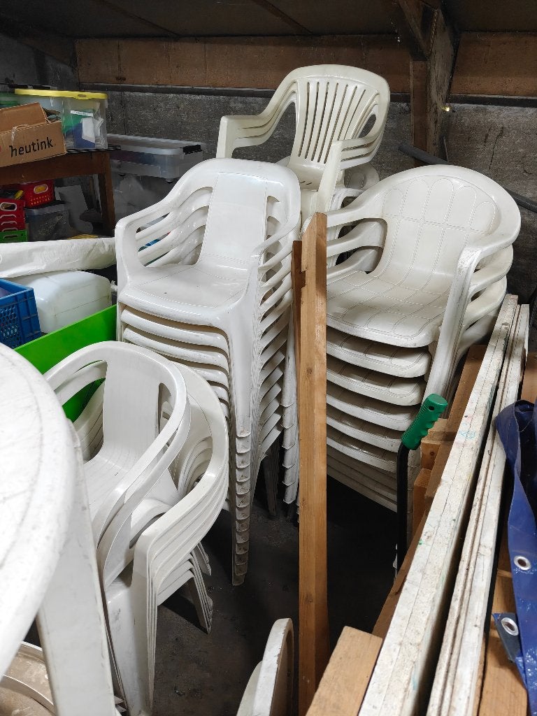 plastic stoelen