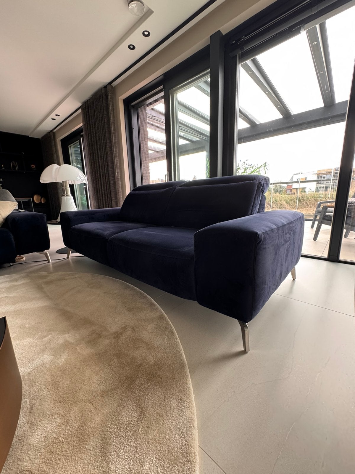 ROM 2,5 zits  velvet blauw in goede staat. Electr.hoofdsteun, Ophalen, Gebruikt, 100 tot 125 cm, Mo
