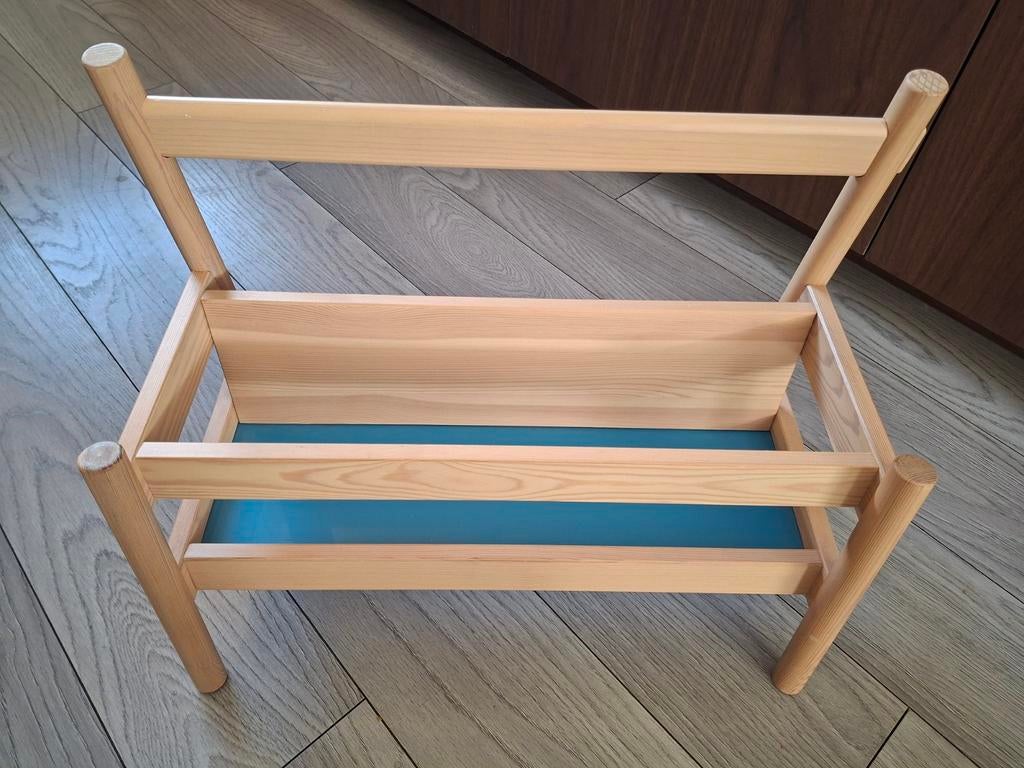 Houten boekenstandaard Ikea met blauwe accenten, Ophalen, 50 tot 100 cm, Zo goed als nieuw, Minder dan 100 cm
