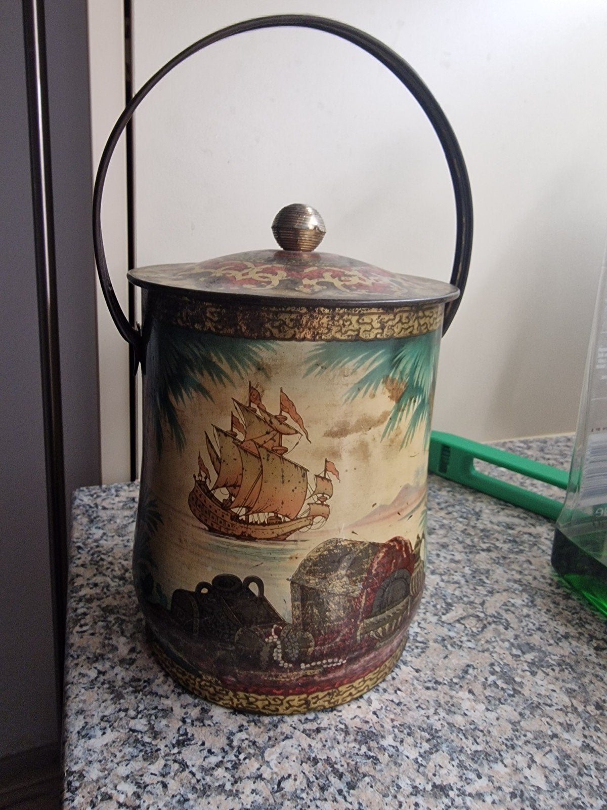 Engelse koekjestrommel met piratenschip en schatkisten, Ophalen of Verzenden