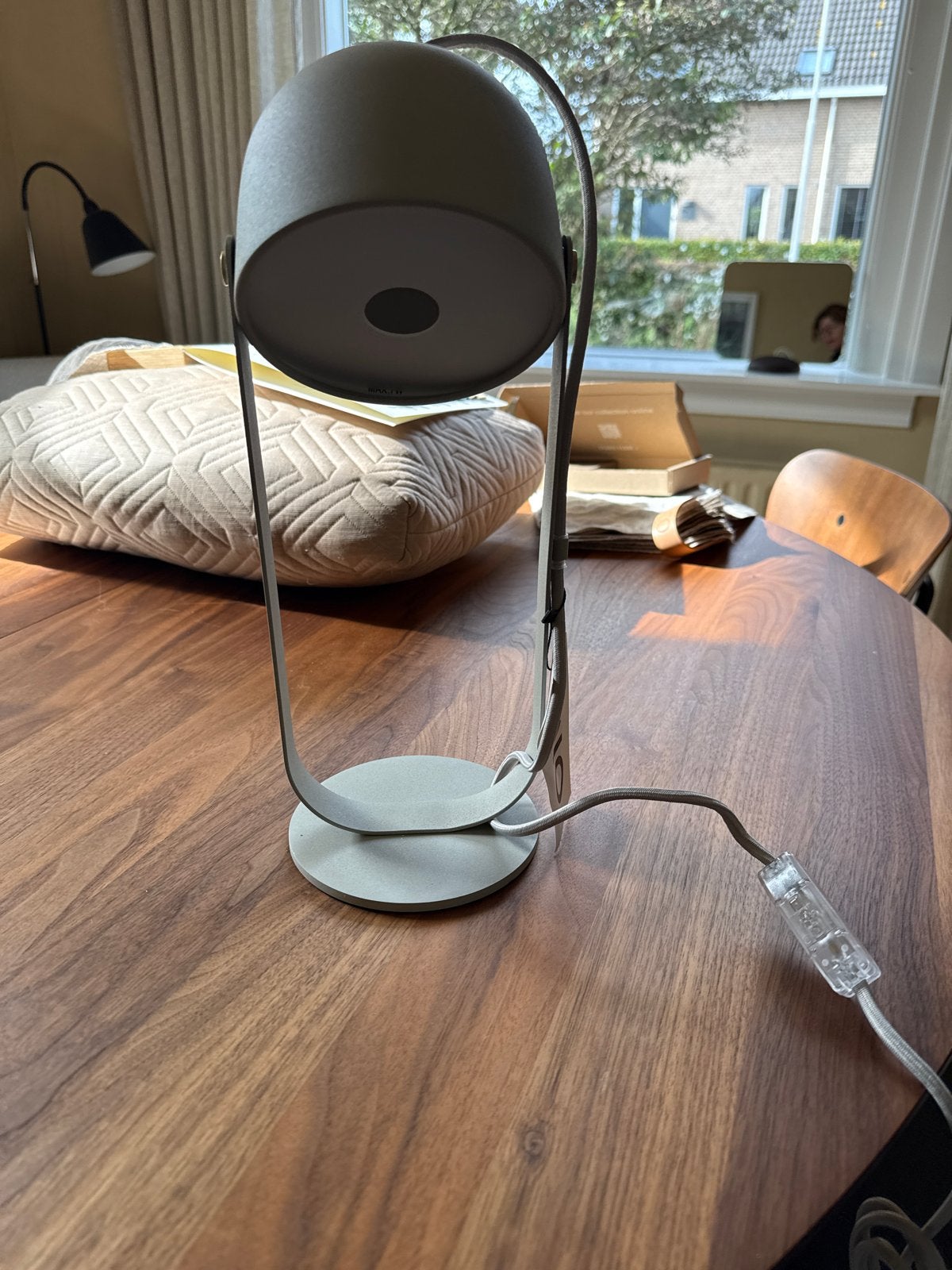 Stijlvolle tafellamp - Modern design, zo goed als nieuw, Met schakelaar, Grijs, Metaal, Modern