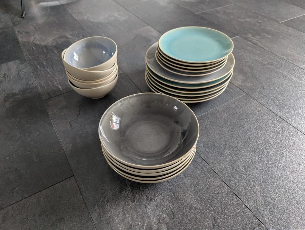 VAGOS servies set, Huis en Inrichting, Keuken | Servies, Gebruikt, Ophalen of Verzenden, Effen, Porselein