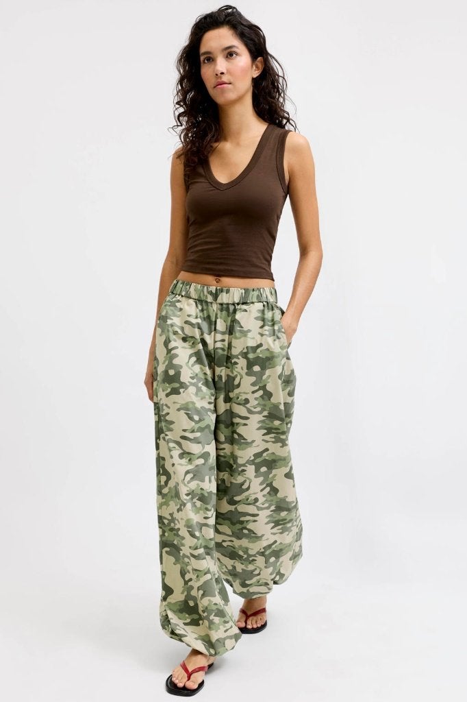 JJXX camouflage broek mt L, Maat 42/44 (L), Nieuw, Ophalen of Verzenden, Jjxx
