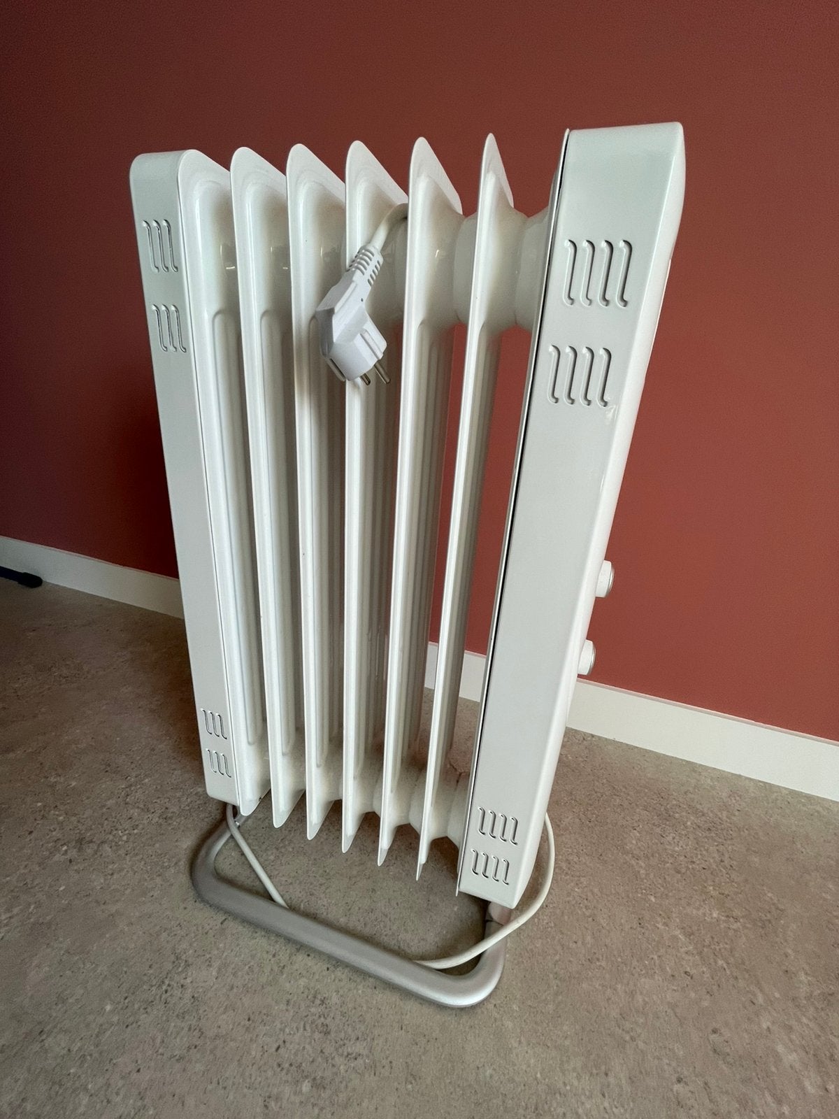 Mill oliegevulde radiator 1500W – stille elektrische kachel, Ophalen, 30 tot 80 cm, Radiator, Minder dan 60 cm