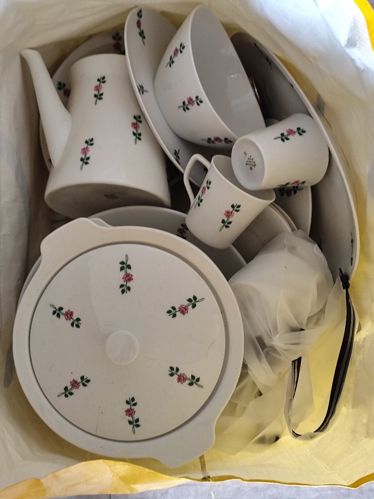 Servies met bloemetjes, Ophalen, Overige typen, Zo goed als nieuw, Overige stijlen
