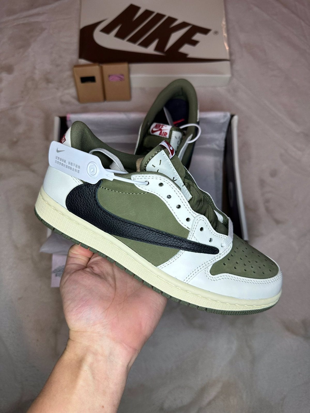 Nike air travis Scott olive green 36 tm 46 nieuw voorraad !, Ophalen of Verzenden, Nieuw, Overige kleuren