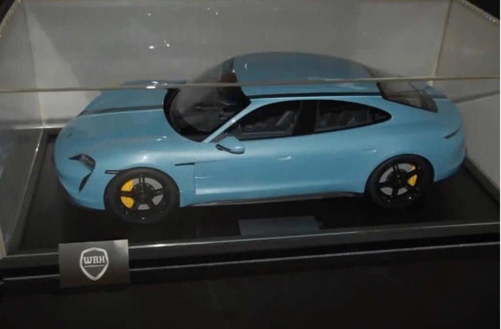 1:8 PORSCHE TAYCAN TURBO S blue LTD 99 Minichamps NIEUW WRH, Hobby en Vrije tijd, Modelauto's | 1:5 tot 1:12, Ophalen, Nieuw, 1:5 t/m 1:8