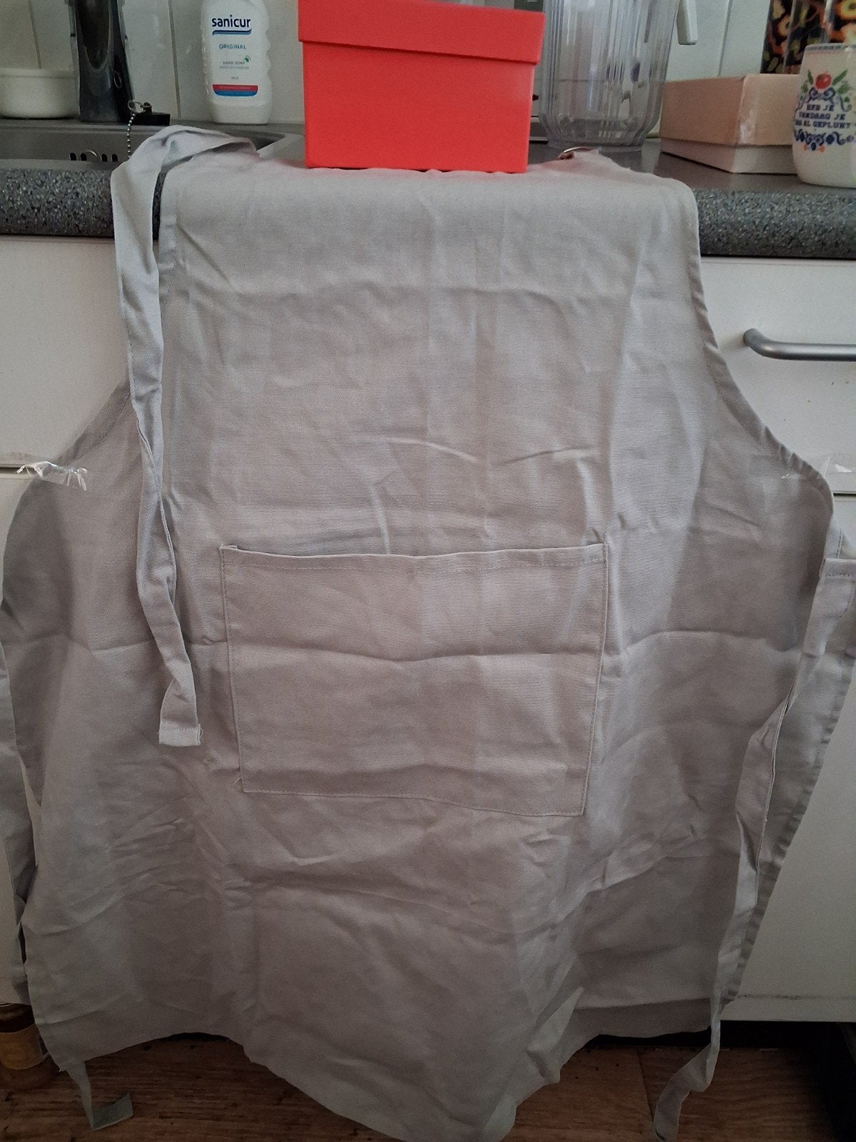 NIEUW ! SMAAKVOL GRIJS KEUKEN/BARBECUE SCHORT 100% KATOEN, Huis en Inrichting, Wasbaar, Nieuw, Ophalen of Verzenden, Grijs