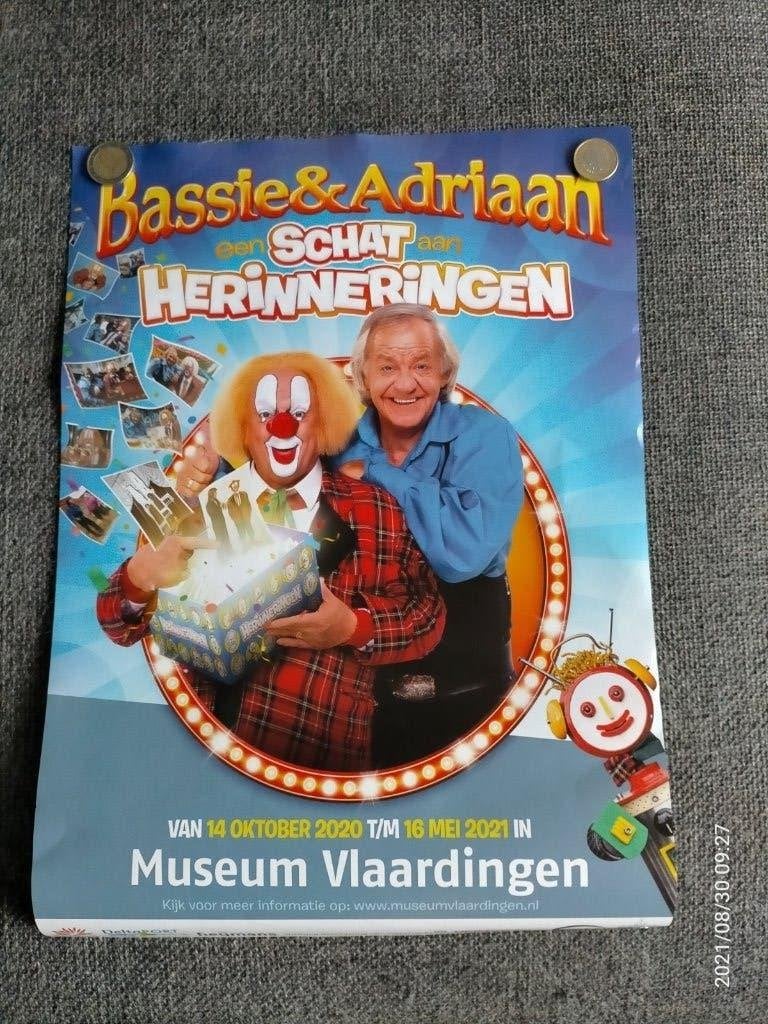 kleine poster Bassie & adriaan museum Vlaardingen, Ophalen of Verzenden, Poster, Artwork of Schilderij