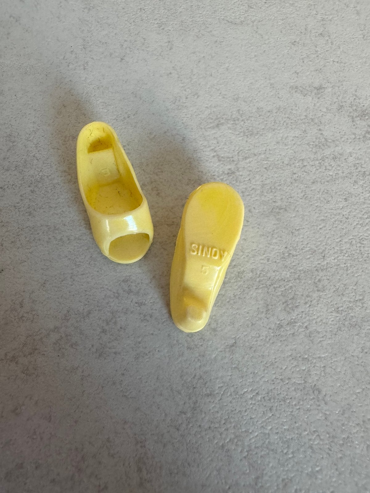 Sindy gele slippers vintage, Ophalen of Verzenden, Gebruikt, Accessoires