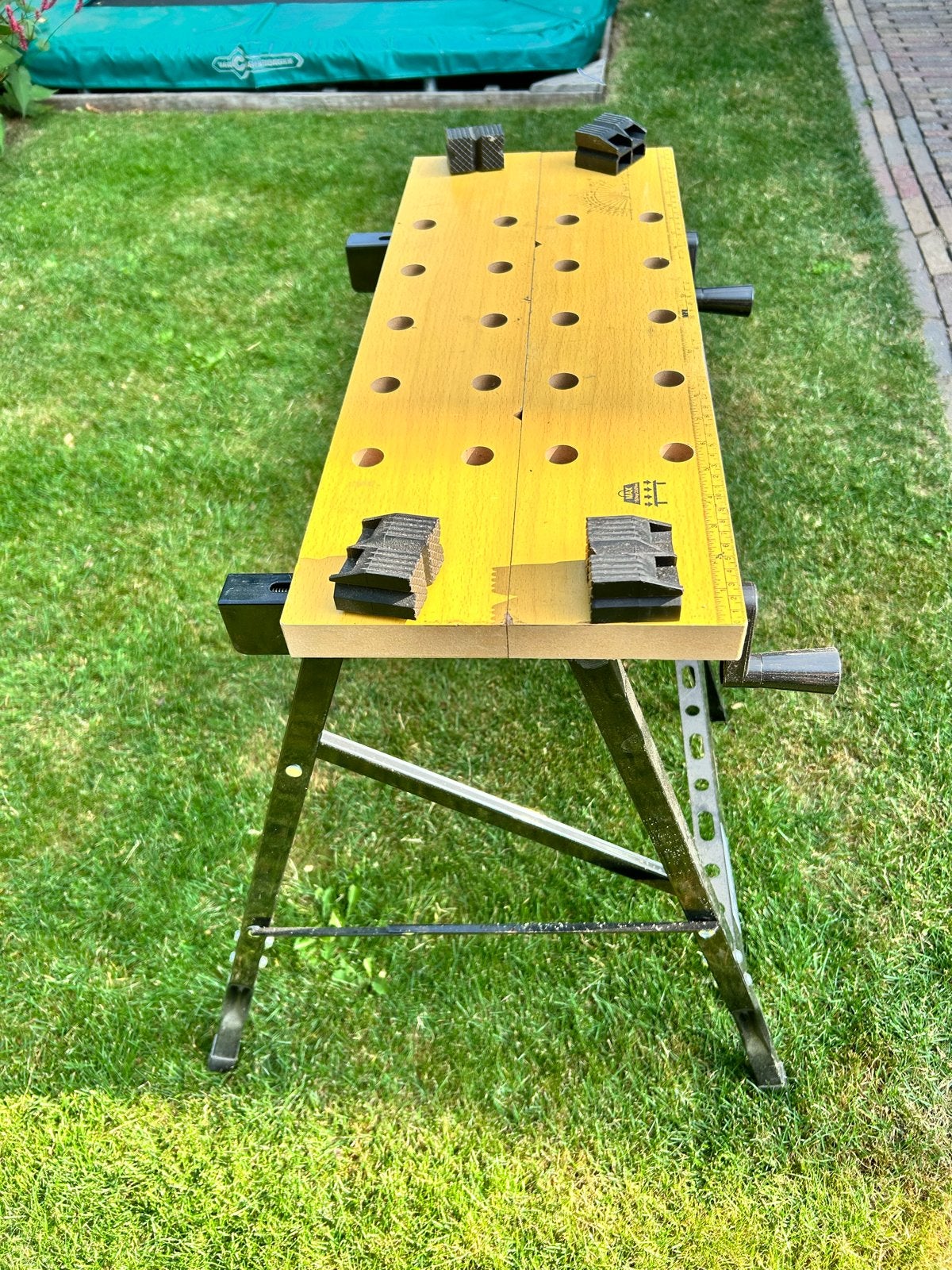 Workzone Werkbank - Opvouwbaar en Draagbaar, Ophalen, Zo goed als nieuw, Minder dan 70 cm, Bankschroef