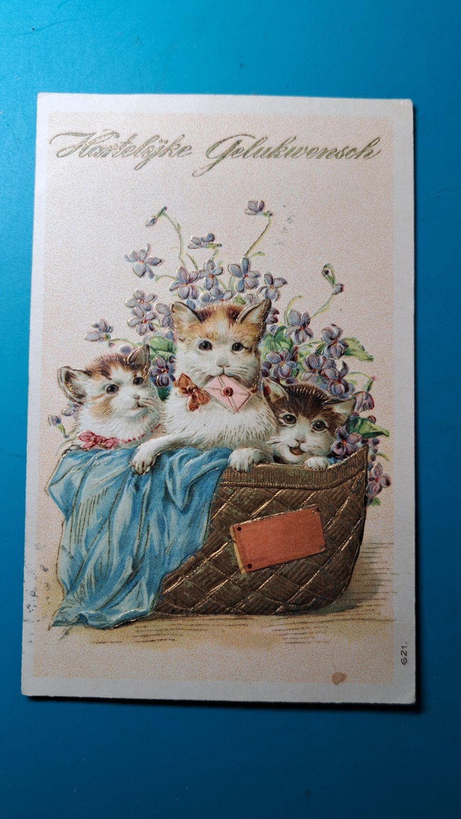 drie poesjes in mand reliëf met gouden glitter, Ophalen of Verzenden, Voor 1920, Gelopen, Overige thema's